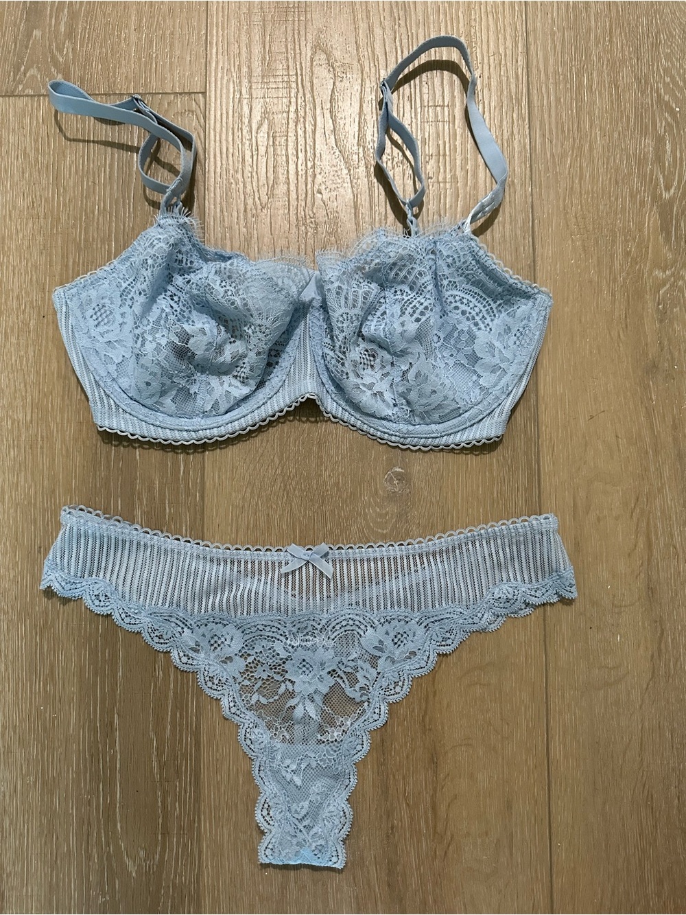 Victoria's Secret Lace Underwire Bra and Panty Set - Like New Condition